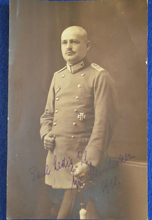 WW1 PHOTOGRAPH OF GERMAN ARMY OFFICER WITH INK DEDICATION.
