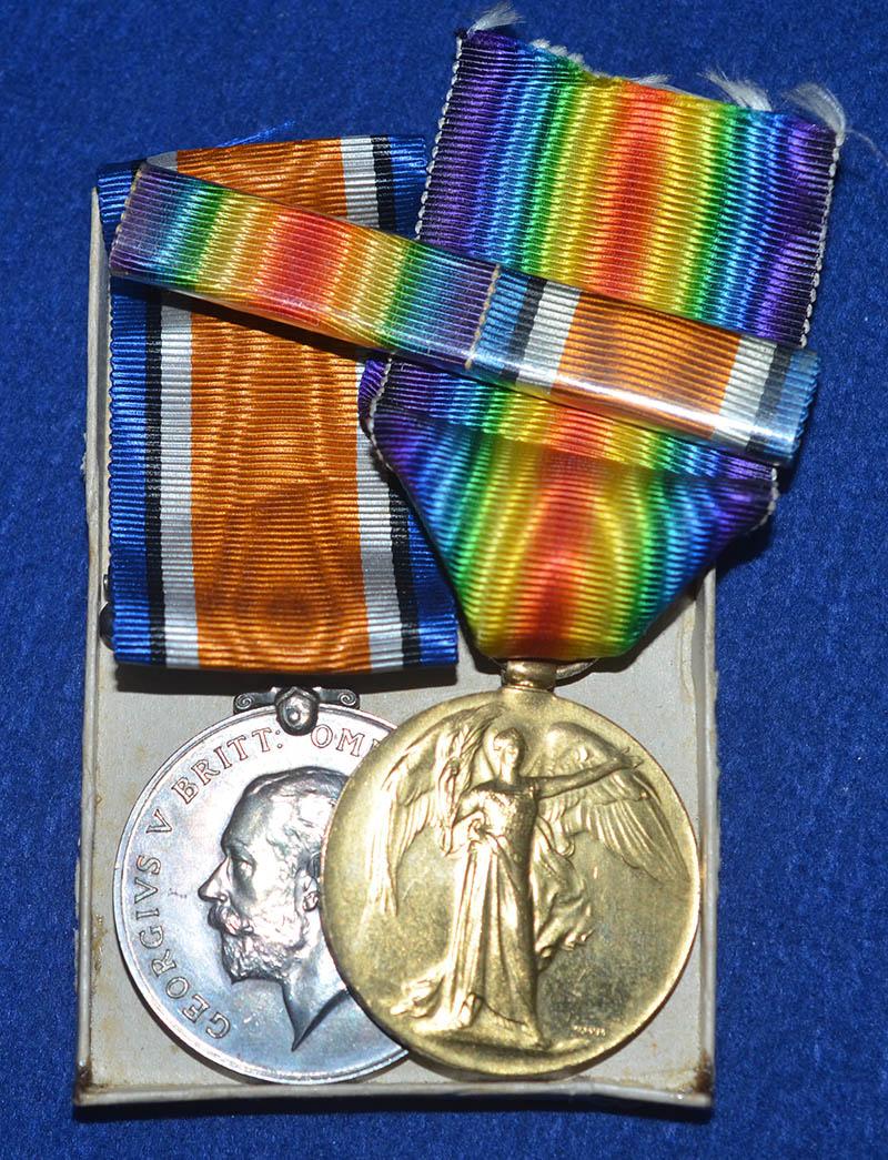 PAIR OF BRITISH WW1 MEDALS WITH ISSUE BOX.