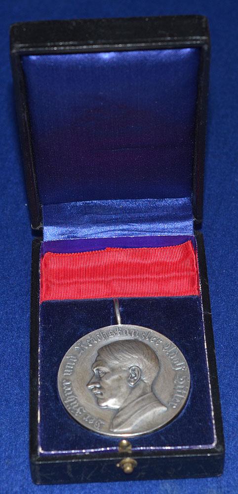 CASED THIRD REICH BURGERMEISTERS MEDAL FOR THE DISTRICT OF HOCHEN.