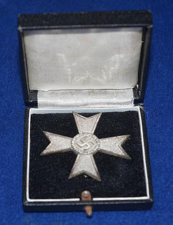 CASED WAR SERVICE CROSS 1ST CLASS WITH OUT SWORDS.