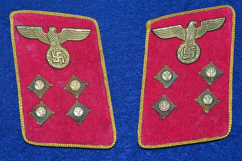 PAIR OF POLITICAL LEADERS COLLAR PATCHES, RECH LEVEL.