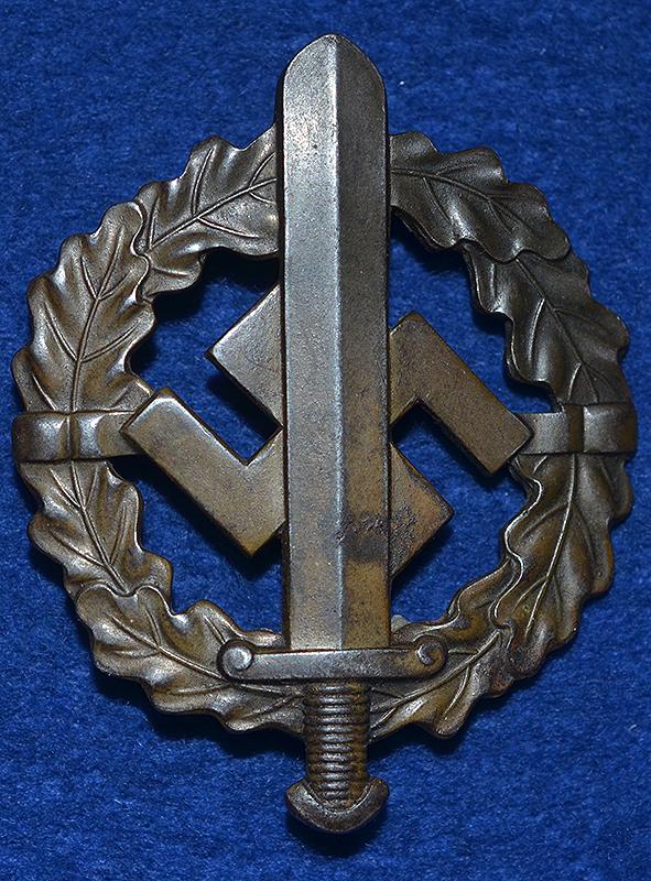 SA SPORTS BADGE IN BRONZE.
