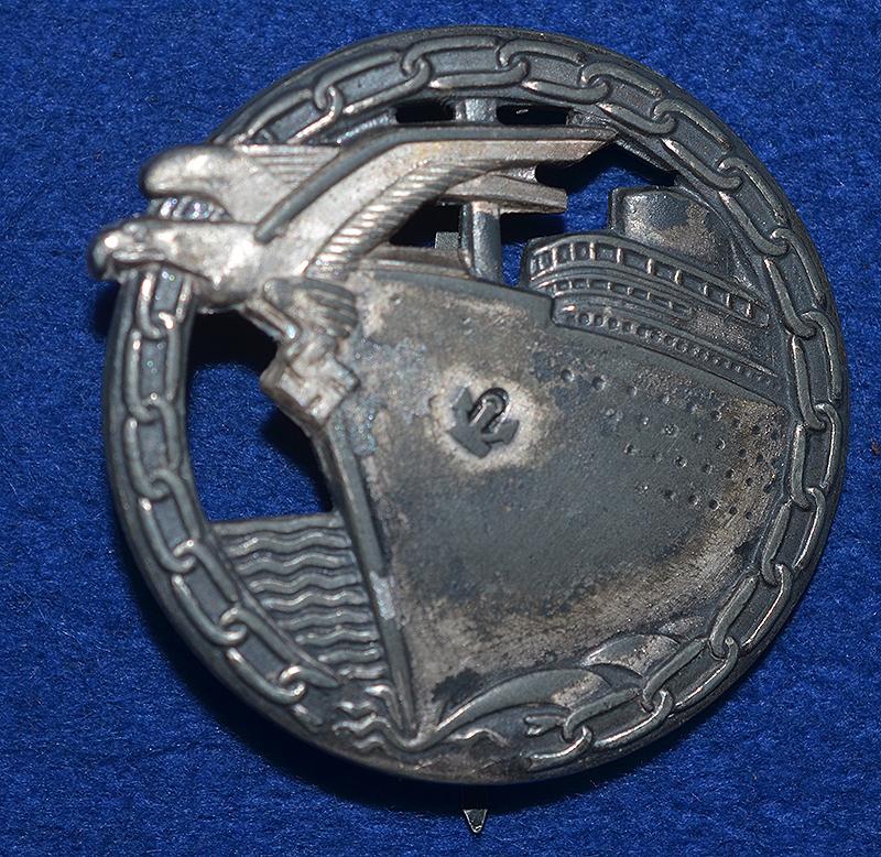 NAVAL BLOCKADE  BRACKERS WAR BADGE.