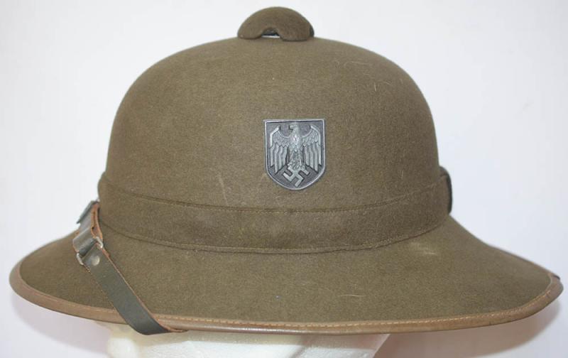 GERMAN ARMY AFRIKA KORPS TROPICAL HELMET, NEAR MINT CONDITION.