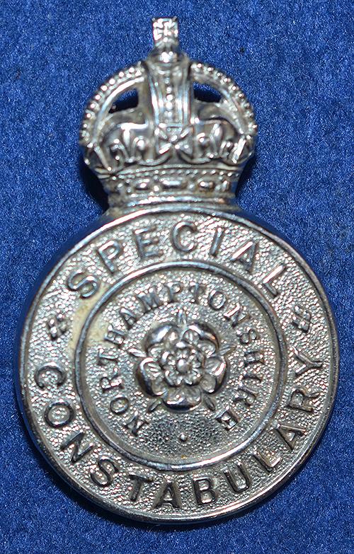BRITISH 1930'S NORTHAMPTONSHIRE POLICE BADGE.