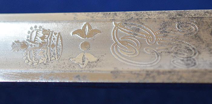 BRITISH WW1 ARTILLERY OFFICERS SWORD WITH ENGRAVED BLADE.