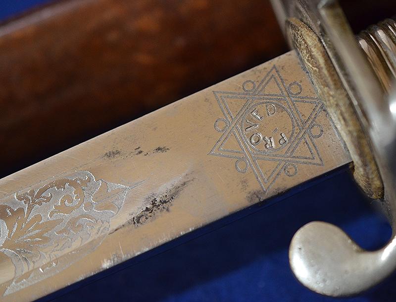 BRITISH WW1 ARTILLERY OFFICERS SWORD WITH ENGRAVED BLADE.