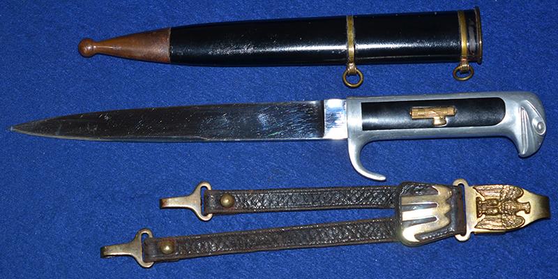 ITALIAN FASCIST MVSN LEADERS DAGGER 1939 MODEL WITH LEATHER STRAPS.