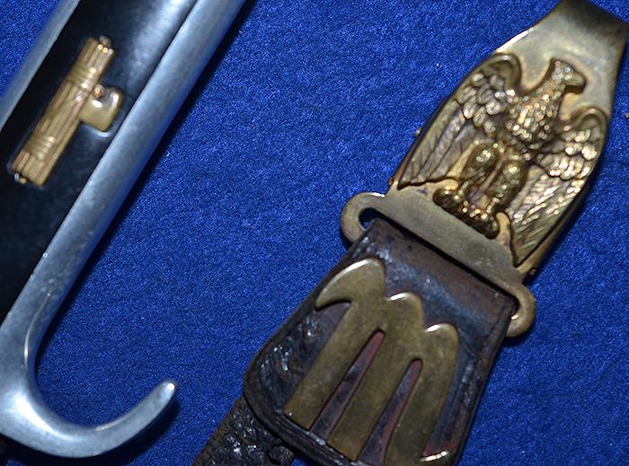 ITALIAN FASCIST MVSN LEADERS DAGGER 1939 MODEL WITH LEATHER STRAPS.