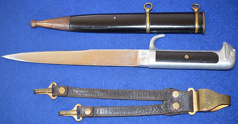 ITALIAN FASCIST MVSN LEADERS DAGGER 1939 MODEL WITH LEATHER STRAPS.