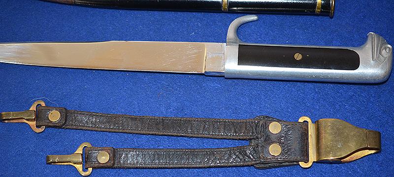 ITALIAN FASCIST MVSN LEADERS DAGGER 1939 MODEL WITH LEATHER STRAPS.