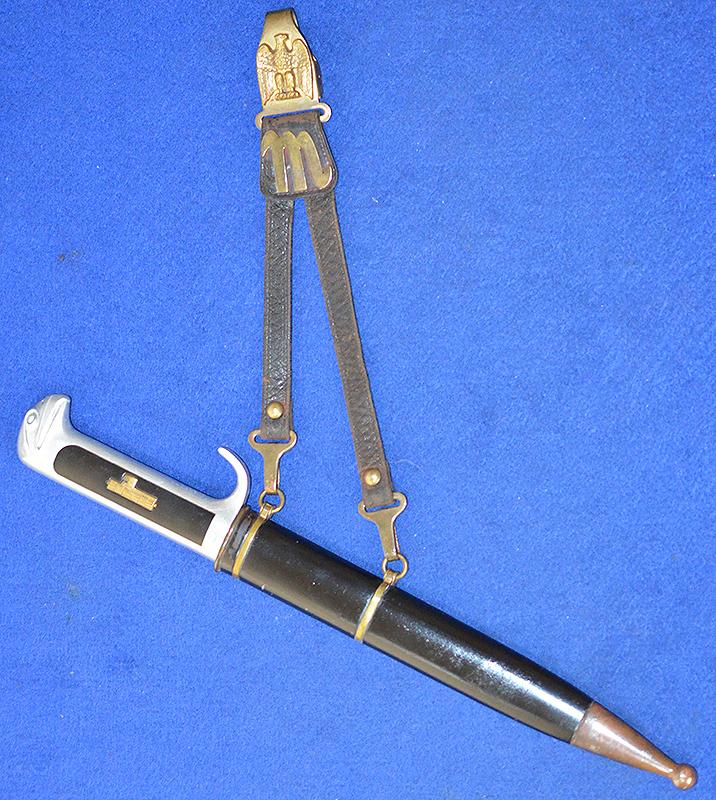 ITALIAN FASCIST MVSN LEADERS DAGGER 1939 MODEL WITH LEATHER STRAPS.