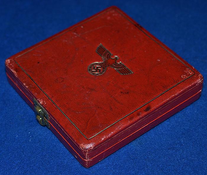 THIRD REICH CASED EAGLE ORDER 2ND CLASS WITH OUT SWORDS BY GODET.