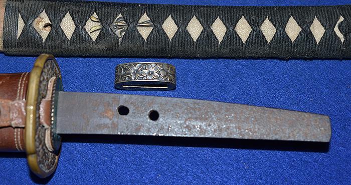 JAPANEASE WW2 ARMY OFFICERS SWORD WITH VERY OLD FAMILY BLADE.