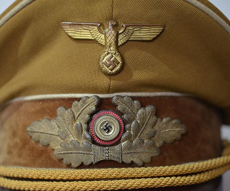 POLITICAL LEADERS KREISLEITERS PEAK CAP.