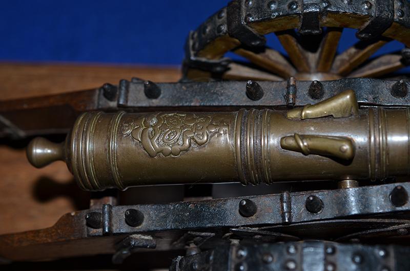 LARGE VICTORIAN MODEL OF A CANNON.