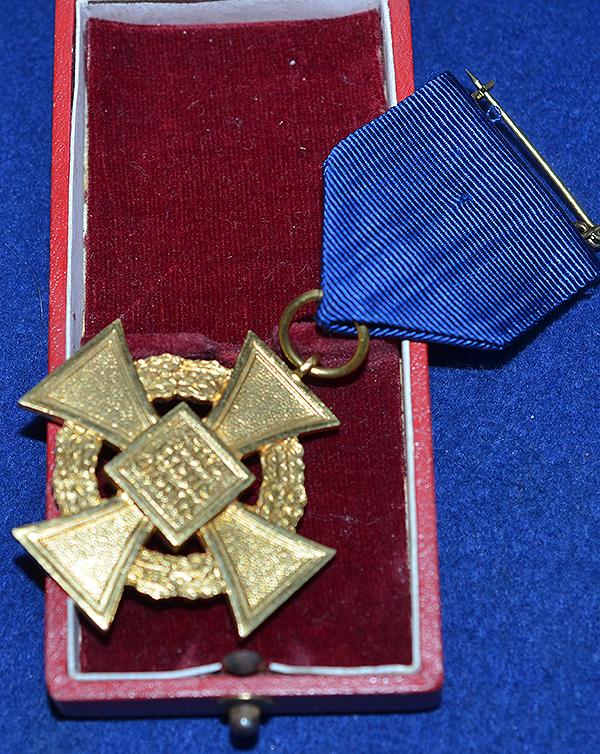 THIRD REICH 40 YEAR LONG SERVICE CROSS COMPLETE WITH BOX OF ISSUE.