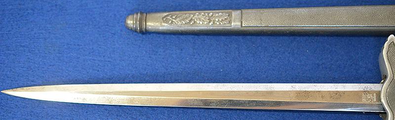 LUFTWAFFE 2ND MODEL OFFICERS DAGGER BY EICKHORN COMPLETE WITH STRAPS AND KNOT.