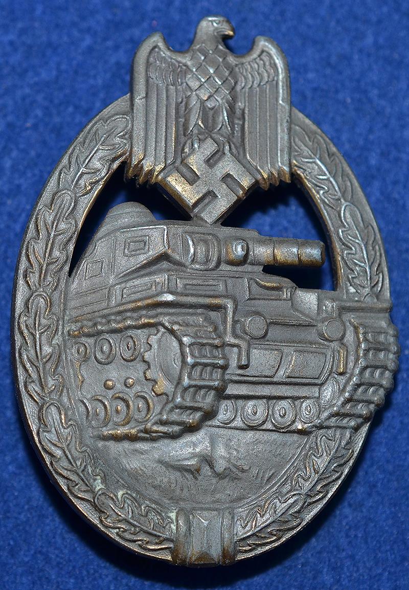 GERMAN WW2 TANK BATTLE BADGE.
