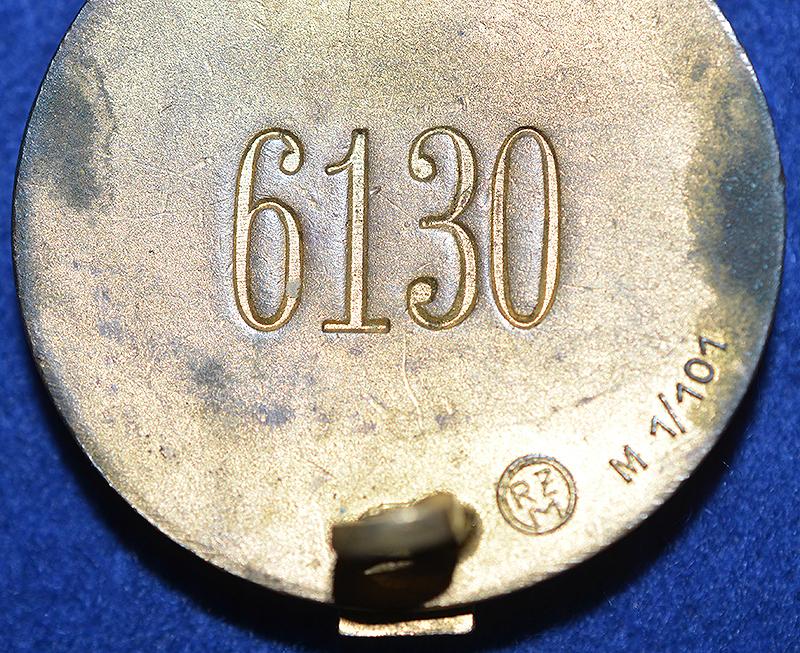 HITLER YOUTH LEADERS BADGE IN GOLD.