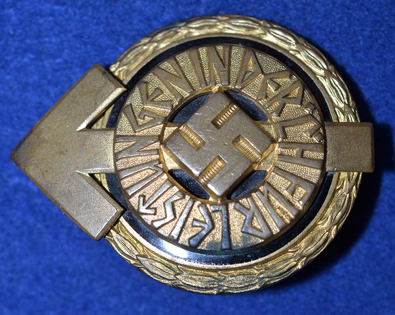 HITLER YOUTH LEADERS BADGE IN GOLD.