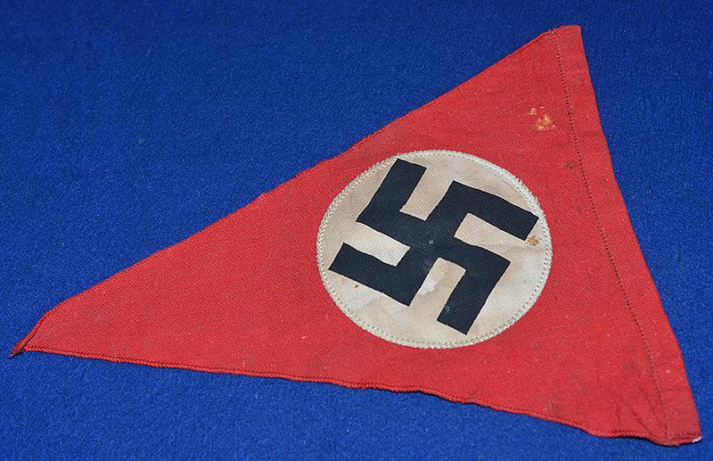 THIRD REICH SWASTIKA PENNANT.