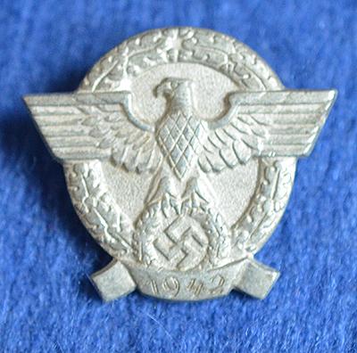THIRD REICH 1942 POLICE RALLY BADGE.