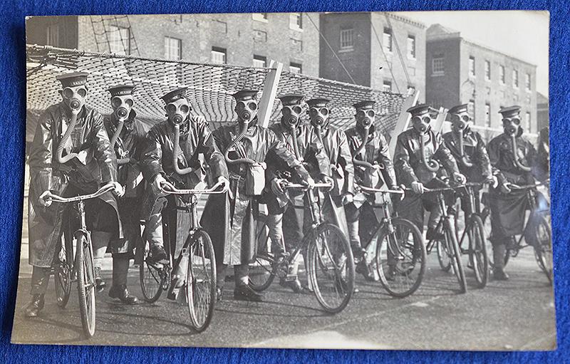 VERY UNUSUAL MILITARY GAS MASK PHOTOGRAPH POST CARD.