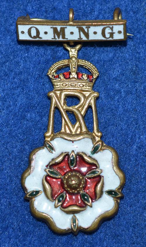 WW1 BRITISH QUEEN MARY NEEDLE WORK GUILD BADGE.
