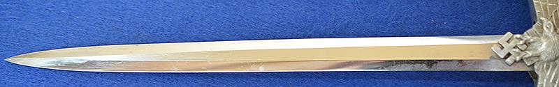 LUFTWAFFE 2ND MODEL DAGGER BY HERDER COMPLETE WITH STRAPS AND KNOT, SUPERB CONDITION.