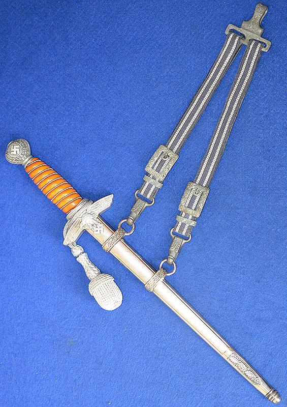 LUFTWAFFE 2ND MODEL DAGGER BY HERDER COMPLETE WITH STRAPS AND KNOT, SUPERB CONDITION.