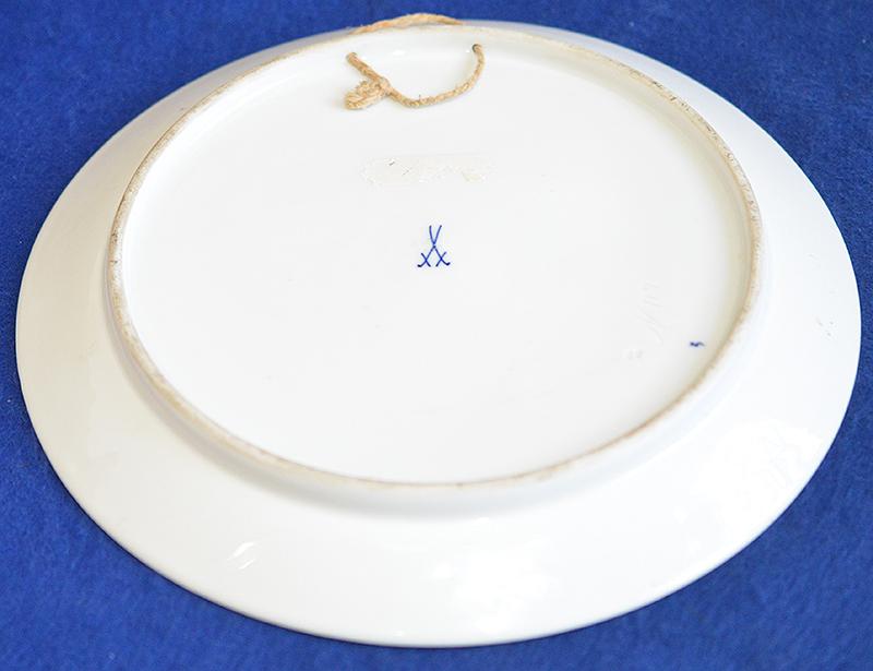 WW1 MEISSEN CERAMIC IRON CROSS PLATE.