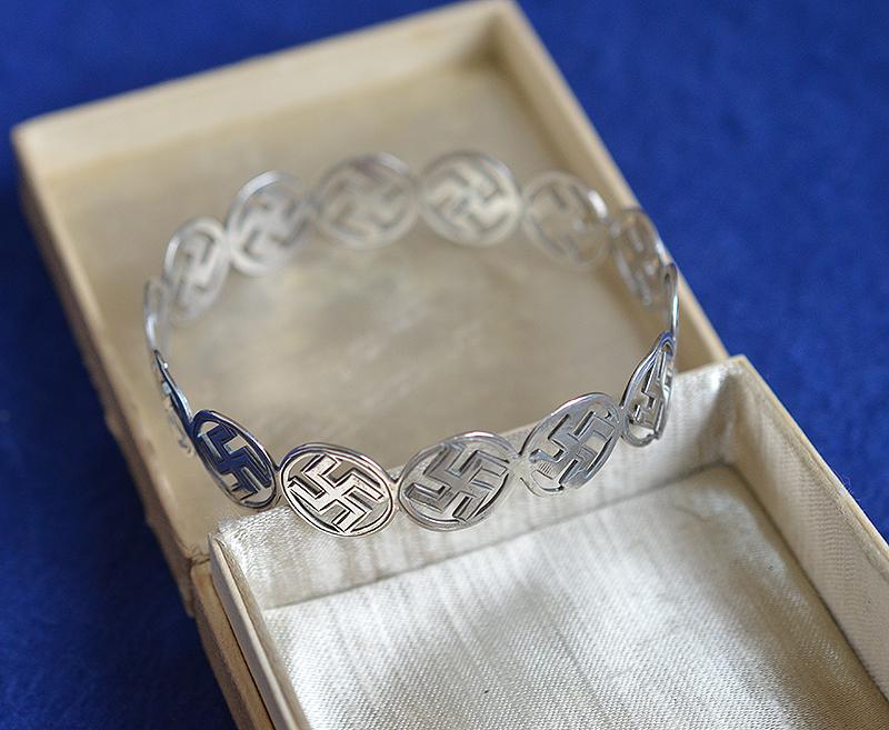 BRITISH 1920'S SILVER SWASTIKA DECORATED BANGLE COMPLETE WITH BOX.