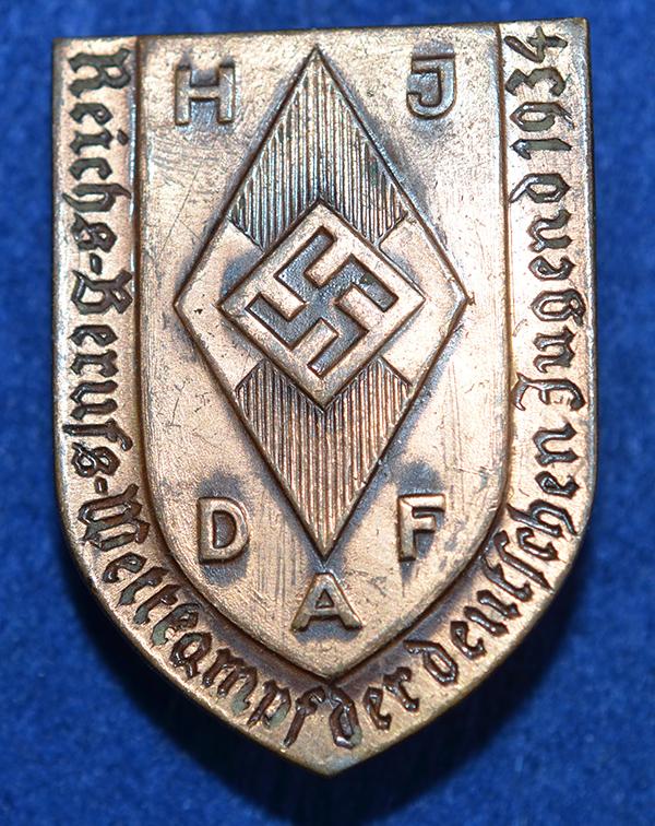 HITLER YOUTH 1934 RALLY BADGE.