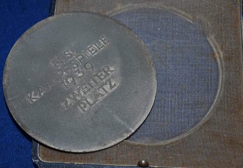 THE NSDAP 1939 REICHSPATEITAG AWARD PLAQUE IN SILVER, COMPLETE WITH ORIGINAL BOX OF ISSUE.