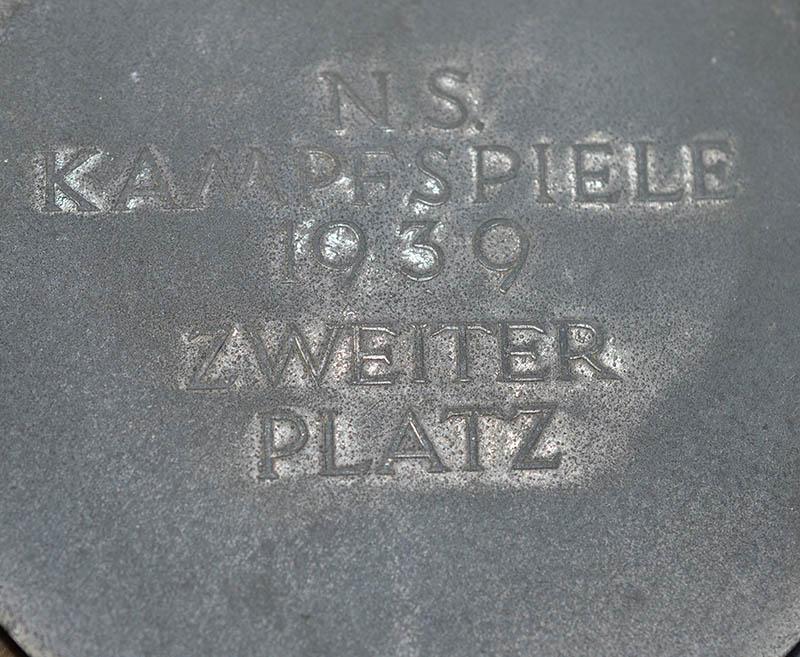 THE NSDAP 1939 REICHSPATEITAG AWARD PLAQUE IN SILVER, COMPLETE WITH ORIGINAL BOX OF ISSUE.