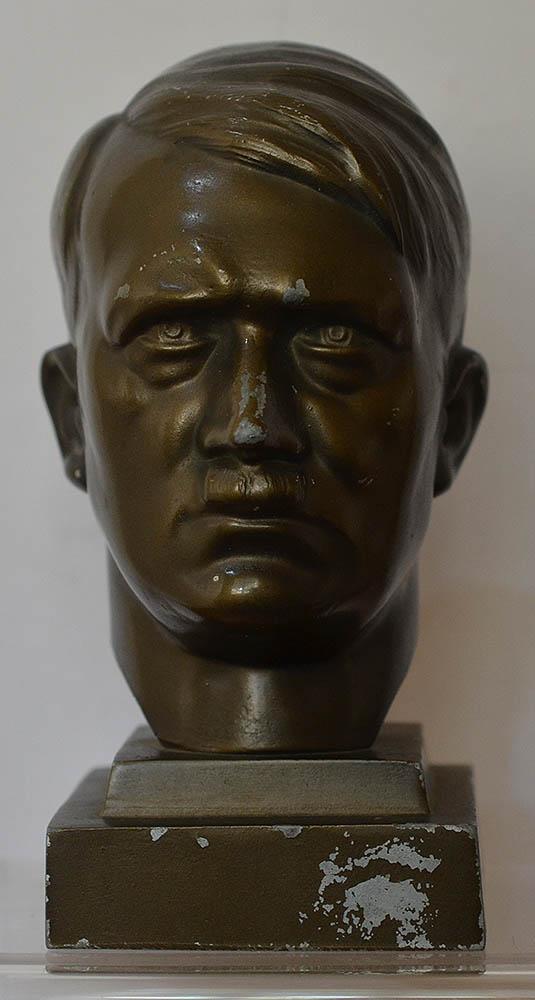 BRONZE BUST OF THE FUHRER ADOLF HITLER.