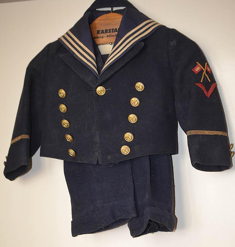 GERMAN 1930's CHILDS NAVAL UNIFORM WITH PHOTOGRAPH OF THE BOY WEARING THIS ACTUAL UNIFORM.