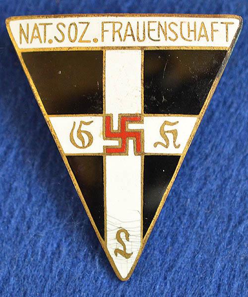 THIRD REICH FRAUENSCHAFT LARGE ENAMEL BADGE.