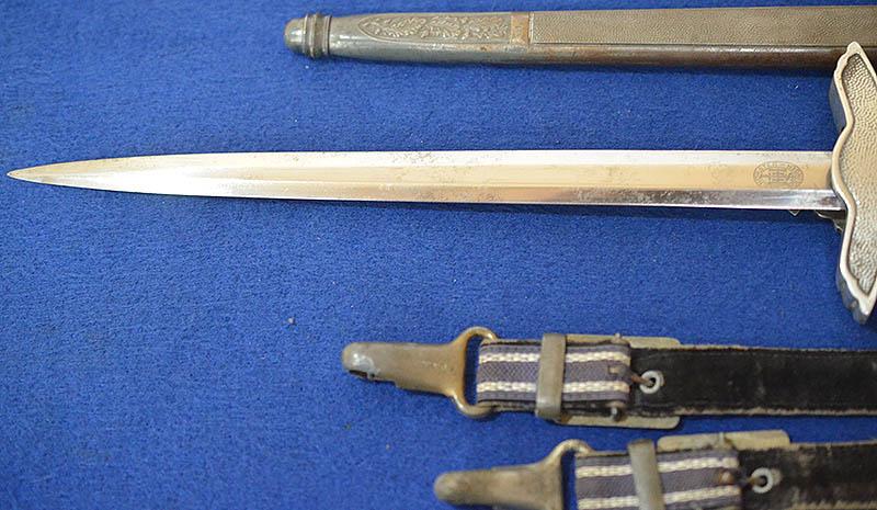 THIRD REICH LUFTWAFFE 2ND MODEL OFFICERS DAGGER BY HORSTER COMPLETE WITH STRAPS AND KNOT.
