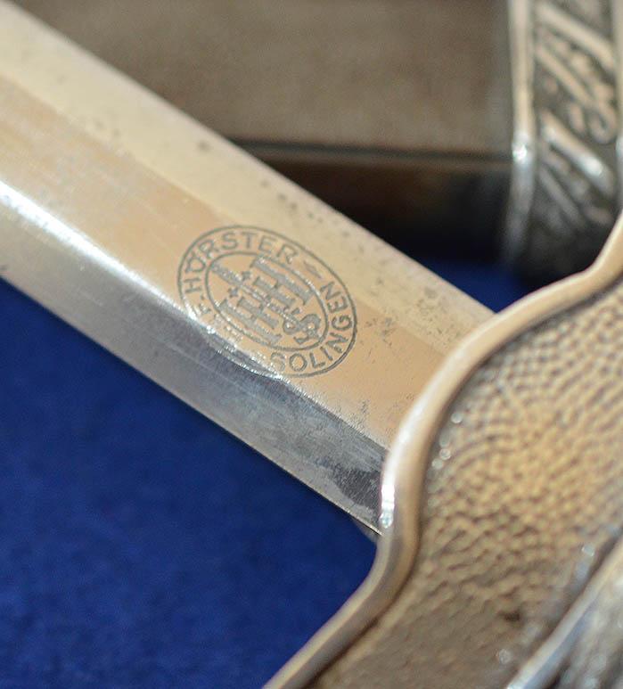 THIRD REICH LUFTWAFFE 2ND MODEL OFFICERS DAGGER BY HORSTER COMPLETE WITH STRAPS AND KNOT.