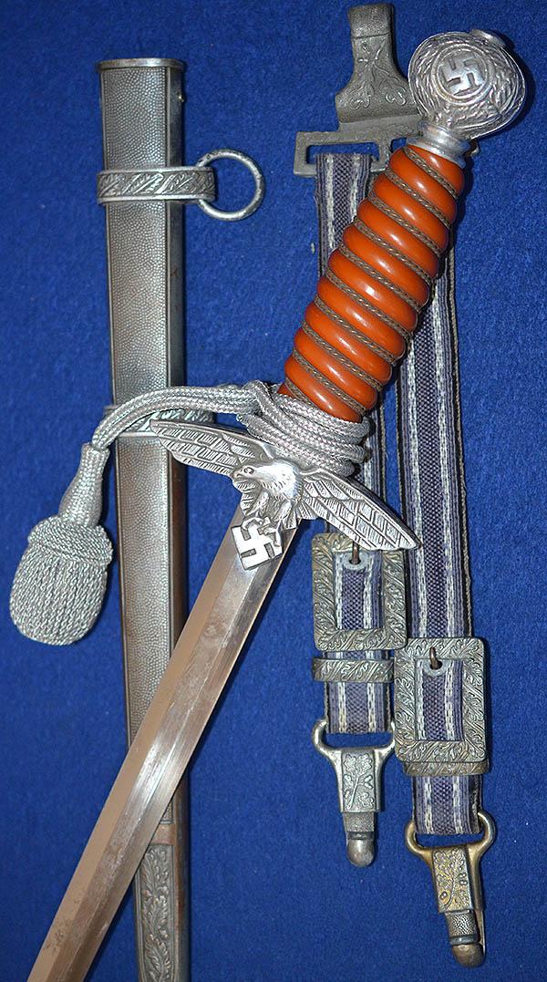 THIRD REICH LUFTWAFFE 2ND MODEL OFFICERS DAGGER BY HORSTER COMPLETE WITH STRAPS AND KNOT.