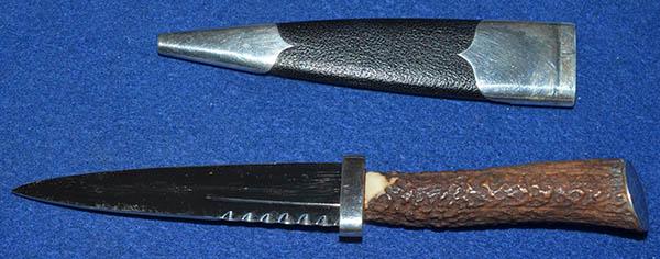 SCOTTISH SKIN DUBE SILVER MOUNTED KNIFE.