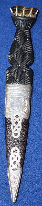 SCOTTISH SKIN DUBE KNIFE WITH SILVER MOUNTS.